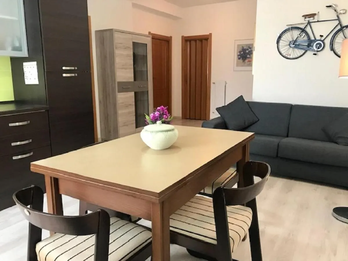 Apartment Bikes And Flowers Alghero